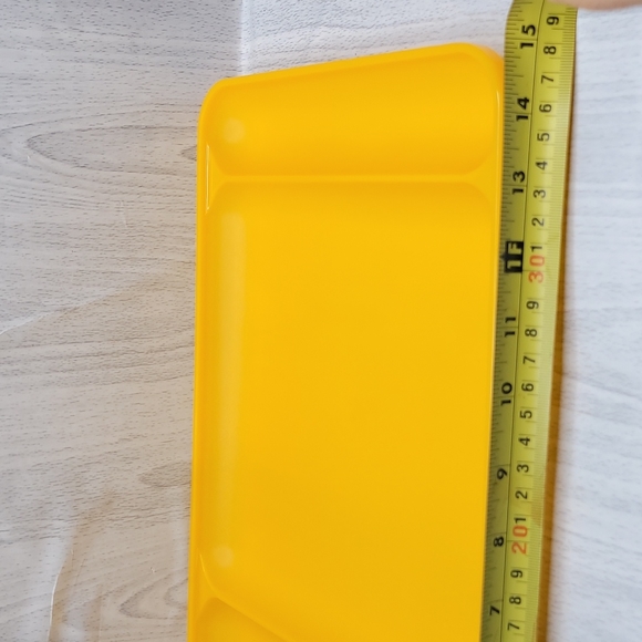 Tupperware Divided Tray Plates Yellow Set of 4  New - Picture 4 of 5